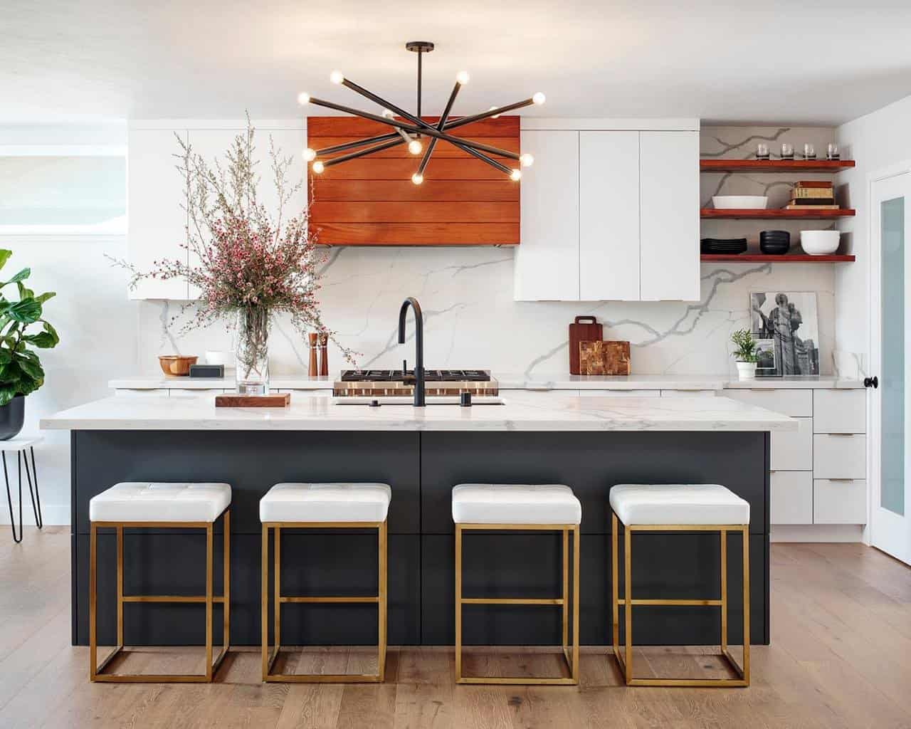 Calacatta quartz backsplash, combining elegance with durability for a perfect look