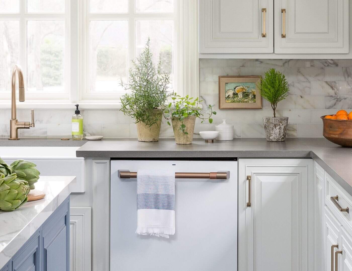 Grey quartz countertop is the perfect choice for modern home interiors. Learn about its benefits and styles.