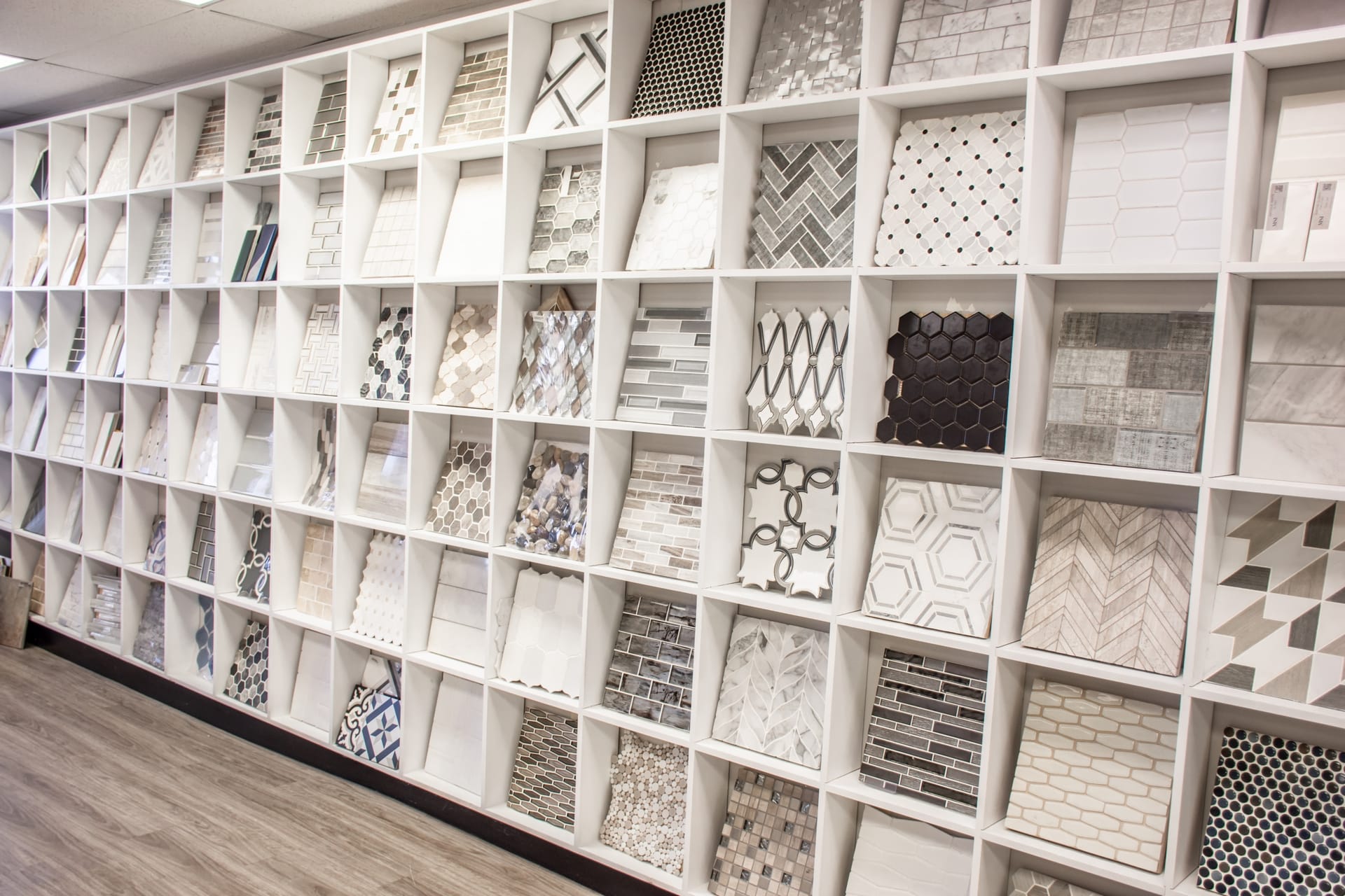 Tiles display and samples