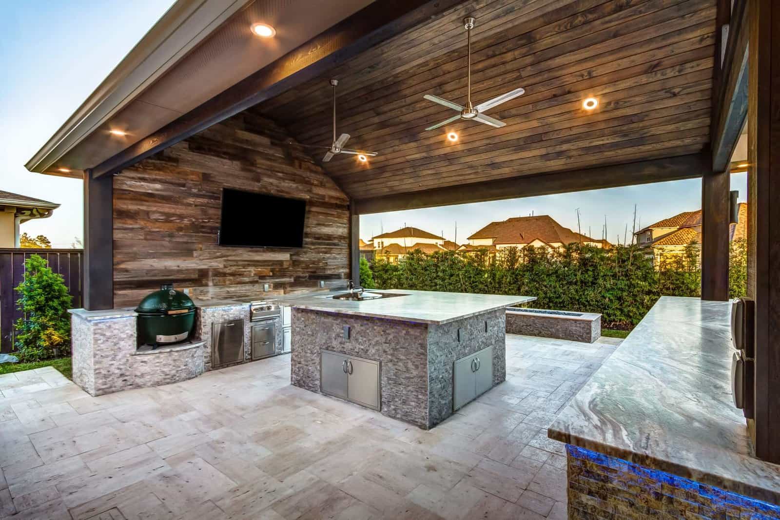 Outdoor kitchen with Fantasy Brown countertops