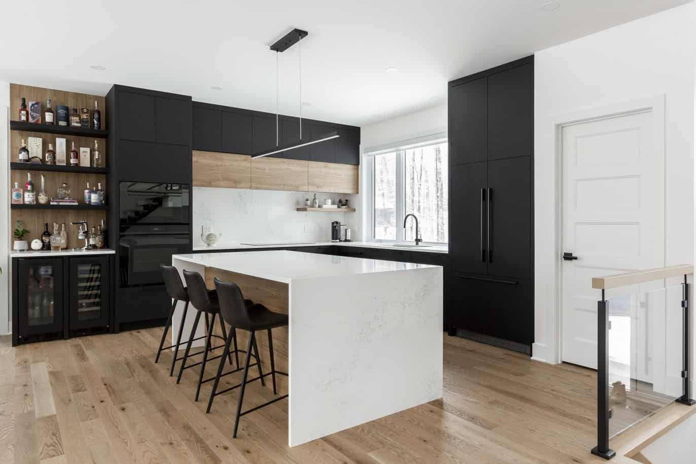 Calacatta Quartz elegant kitchen look that combines style and functionality for a modern experience