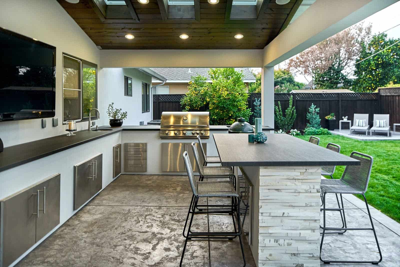 Outdoor kitchen with granite countertops