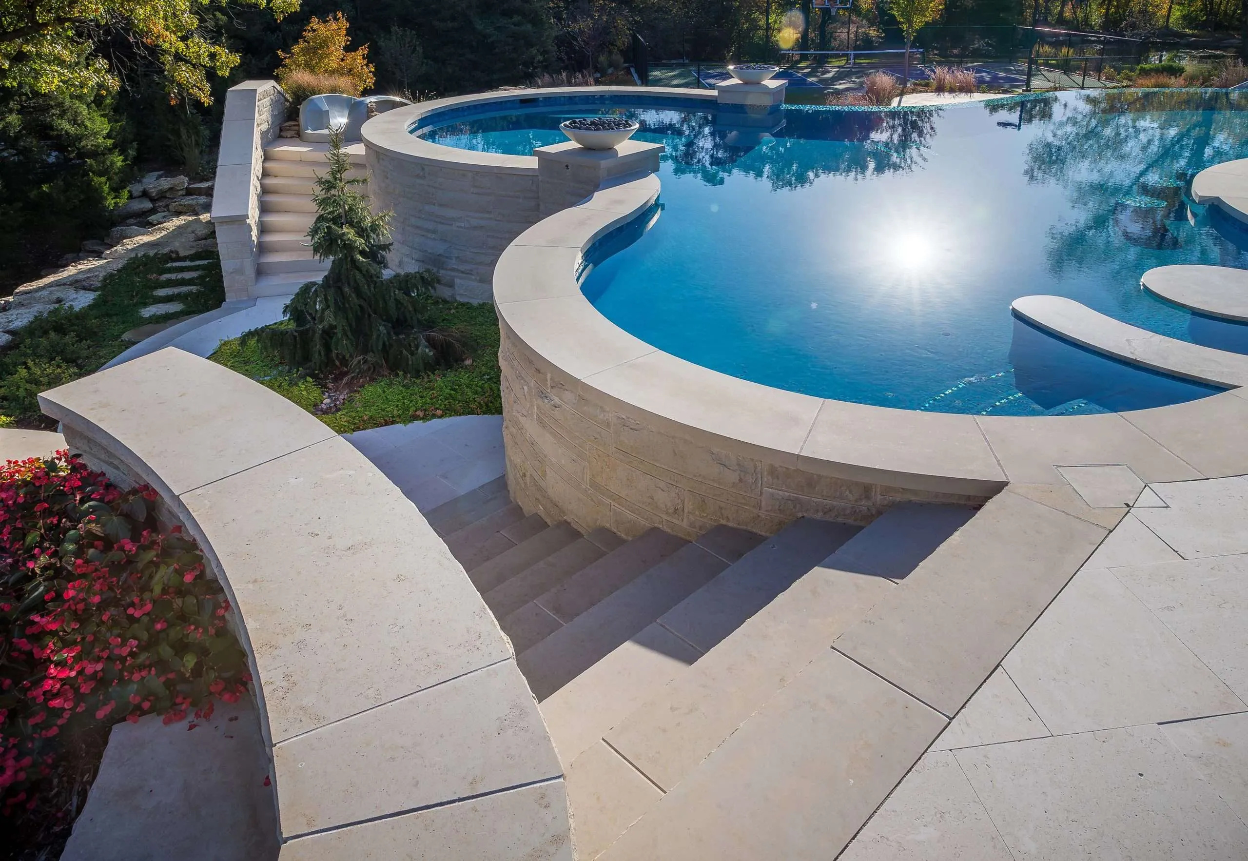 Pool coping curved pool