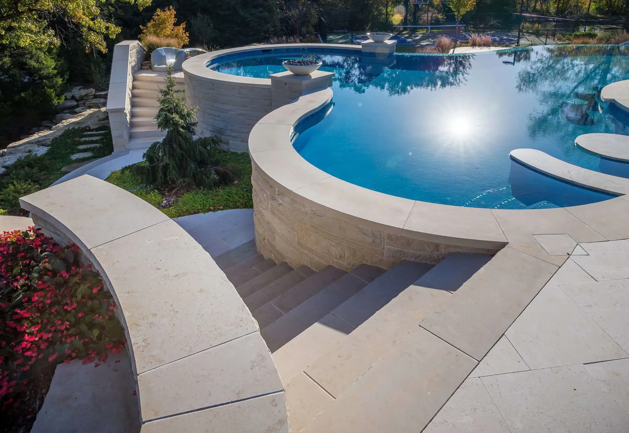 Pool coping curved pool